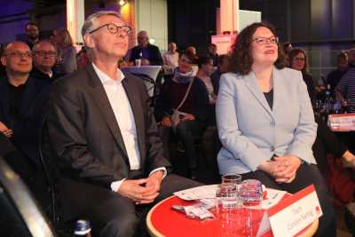 Bürgermeister und Präsident des Senats Carsten Sieling und SPD-Parteivorsitzende Andrea Nahles auf unserer Veranstaltung „Herzensangelegengeit – Wir lieben Bremen" am 26. April 2019